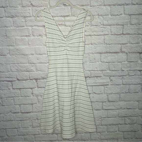 Chinti & Parker Knit Dotted V-Neck Sleeveless A-Line Dress - Picture 4 of 11